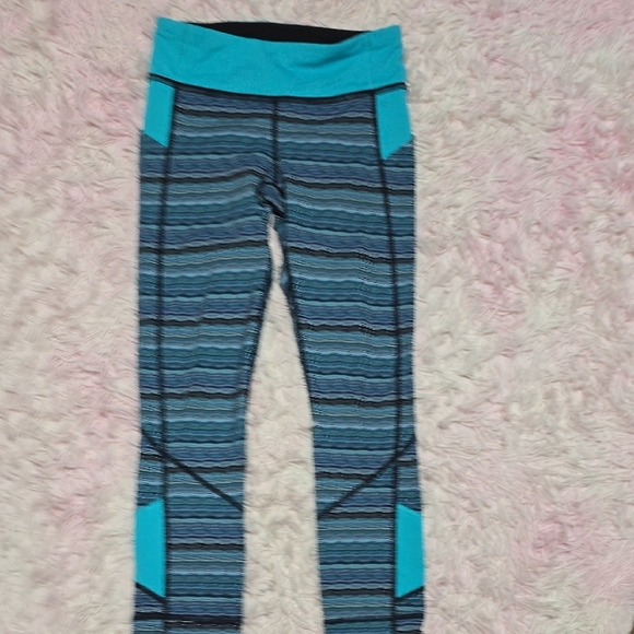 EUC Lululemon Pace Rival Crop Size 4 - Picture 4 of 5